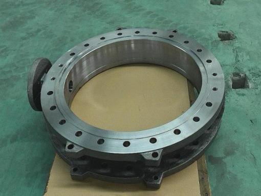 Double flange valve body